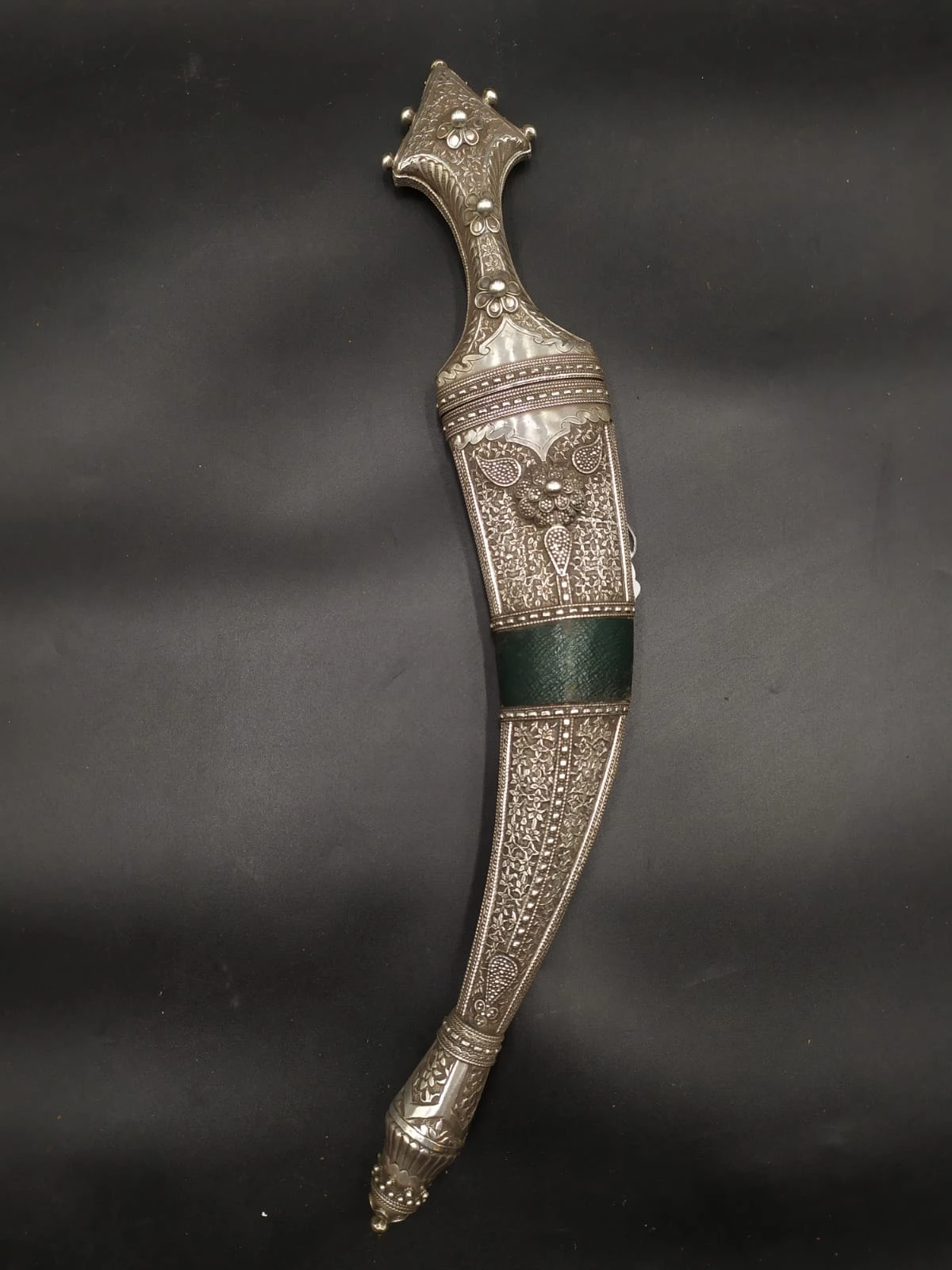 اسلحة و دروع اثرية