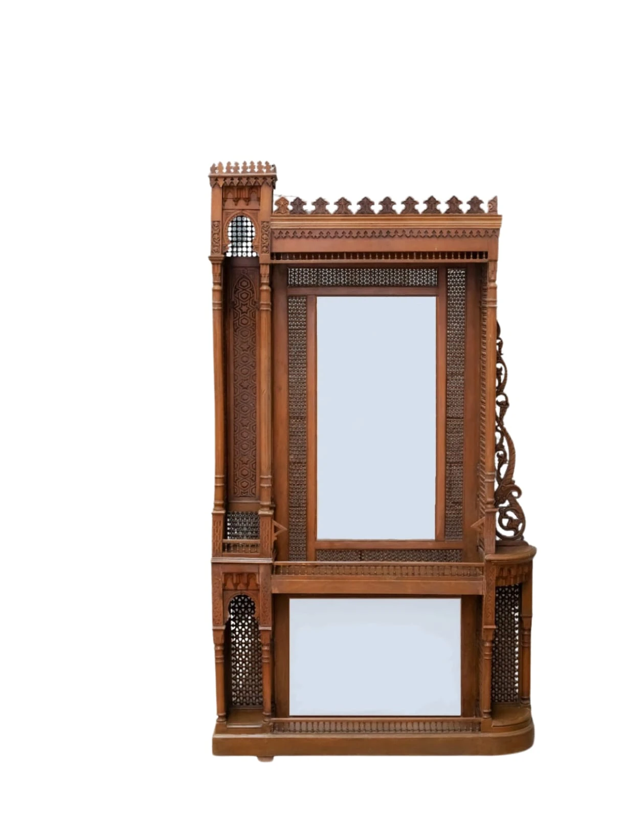 مرآة خشبية منحوتة بشكل معقد