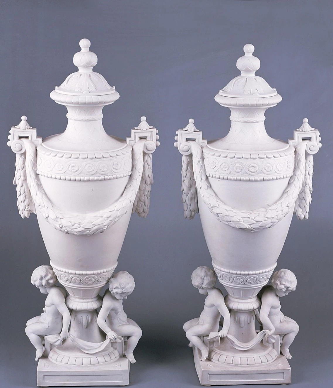 زوج من البورسلين البسكويت المهم