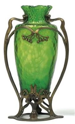 مزهرية معدنية مذهبة