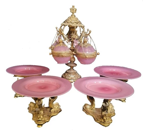 مجموعة من أطباق الأوبالين الوردي دولفين