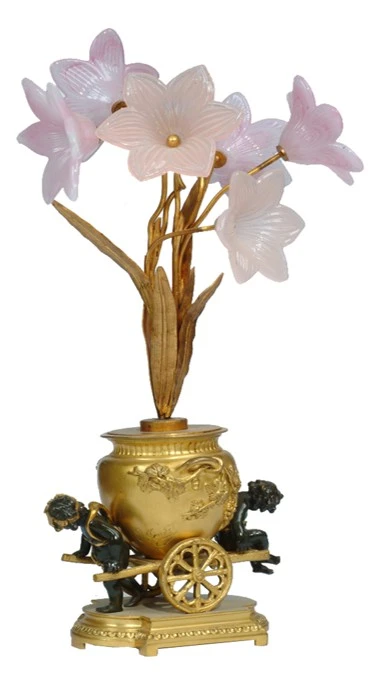 عربة برونزية مذهبة