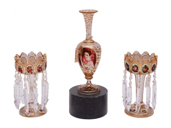 مجموعة من قطعتين من اللمعان الأبيض من بوهيميا