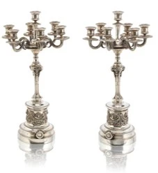 زوج من الشمعدانات الفضية النمساوية المجرية