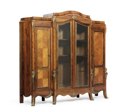 مجموعة مكتب وخزانتين ومجموعة من 3 كراسي