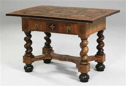 طاولة مستطيلة على الطراز الباروكي الهولندي مع تيارات تحتية