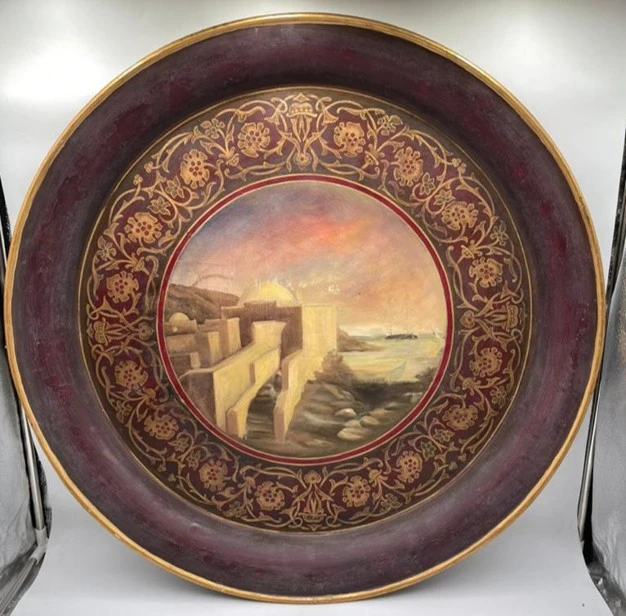 صينية معدنية كبيرة