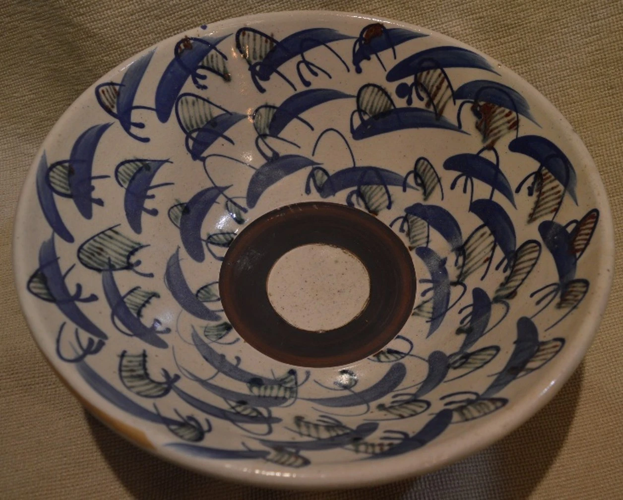 صحن سيراميك مصنوع يدويا