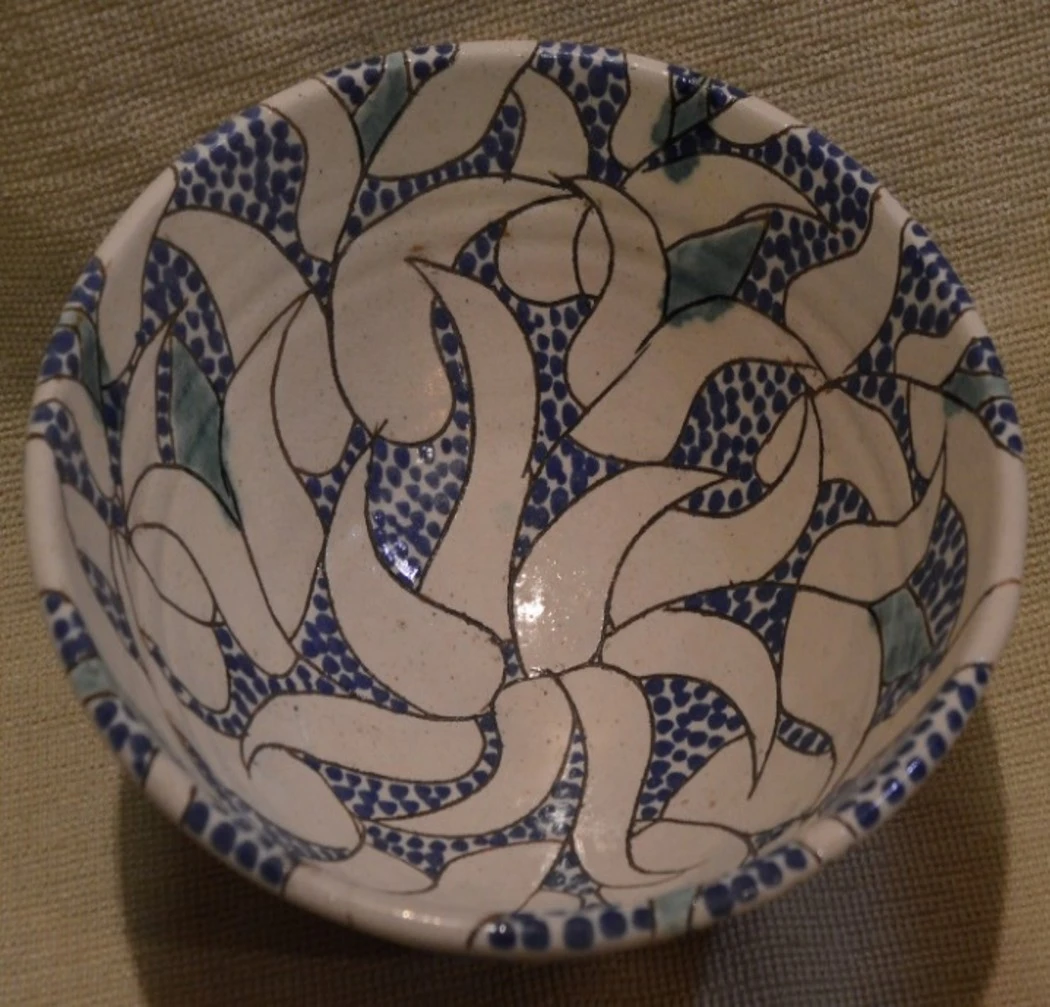 صحن سيراميك مصنوع يدويا