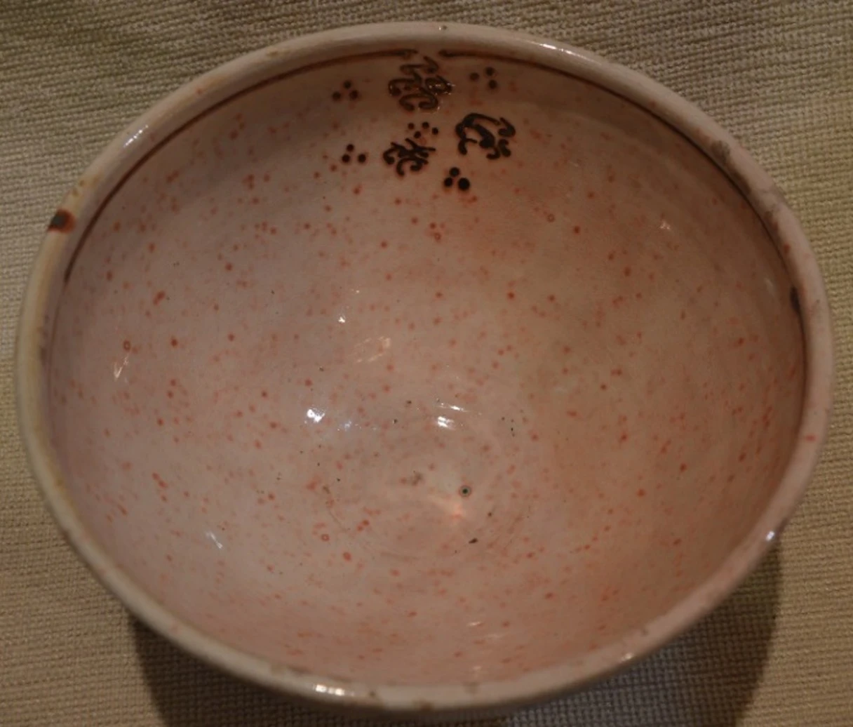 صحن سيراميك مصنوع يدويا