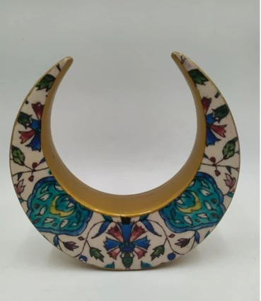 هلال سيراميكي بتصميم زهري