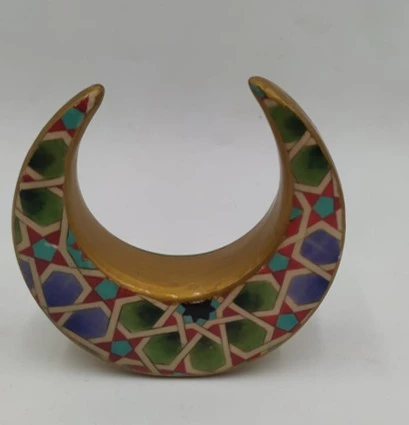 هلال سيراميكي بتصميم زهري