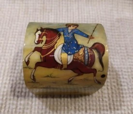 صندوق عظام الجمل الإيرانية المرسومة يدويًا