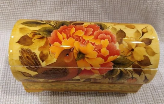 صندوق عظام الجمل الإيرانية المرسومة يدويًا