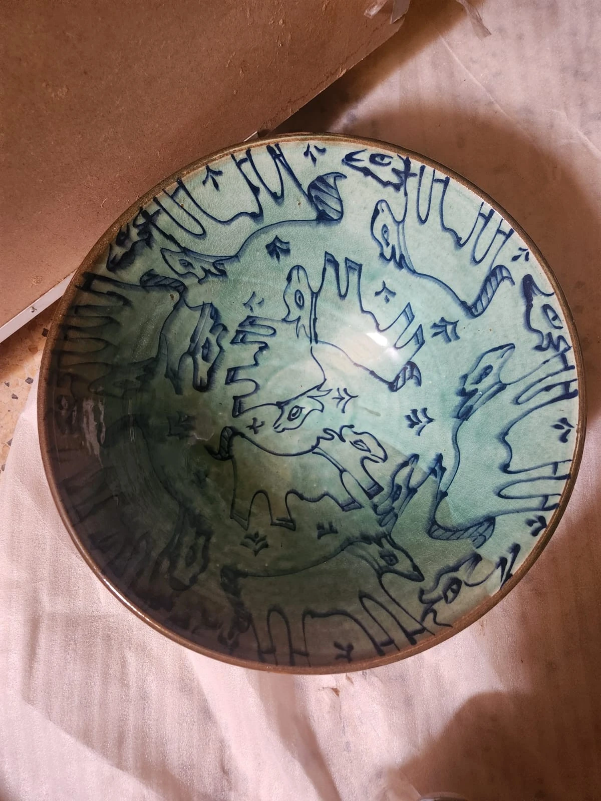 وعاء طبقي أزرق فيروزي وأزرق