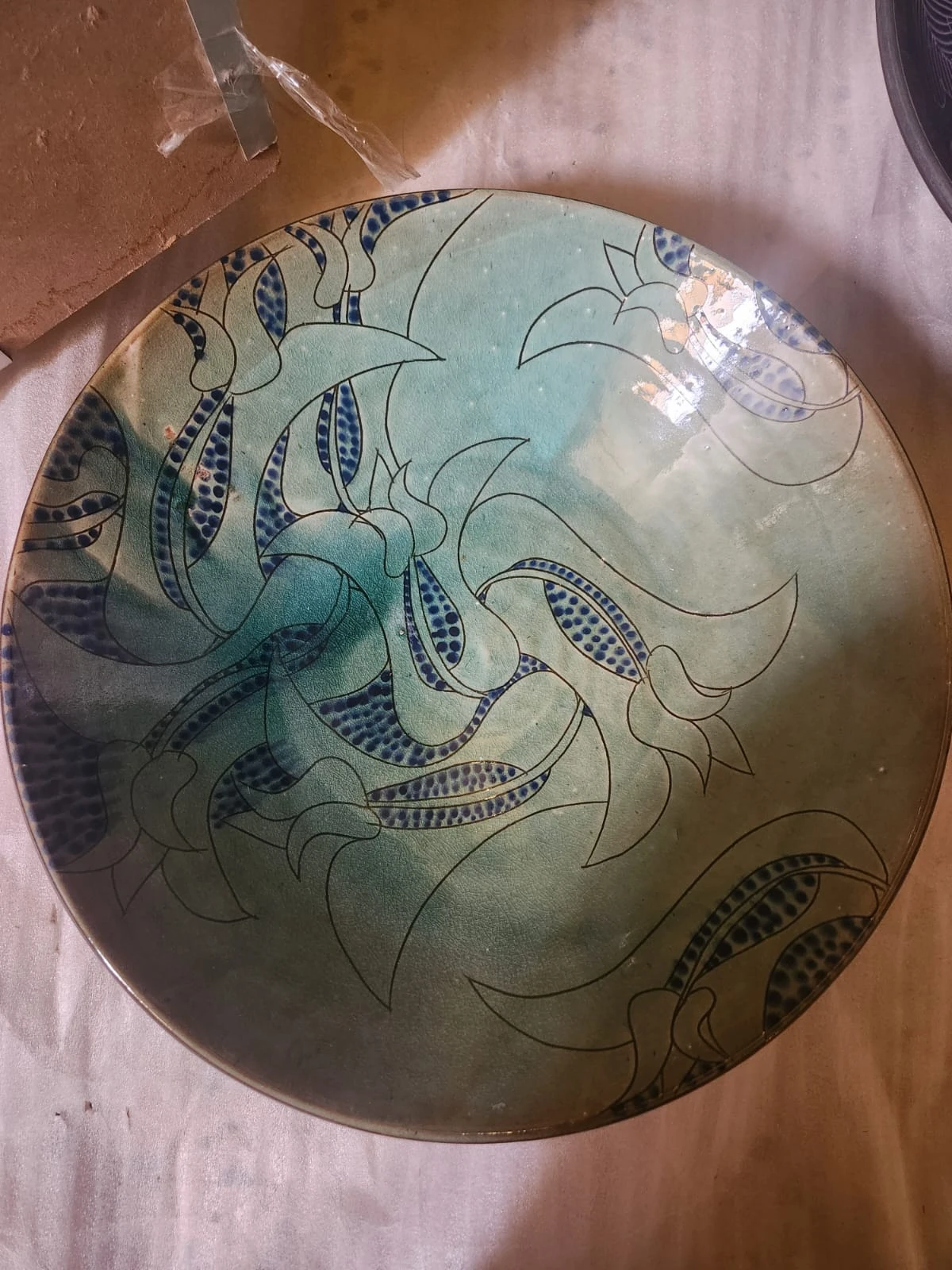 طبق خزفي لامع