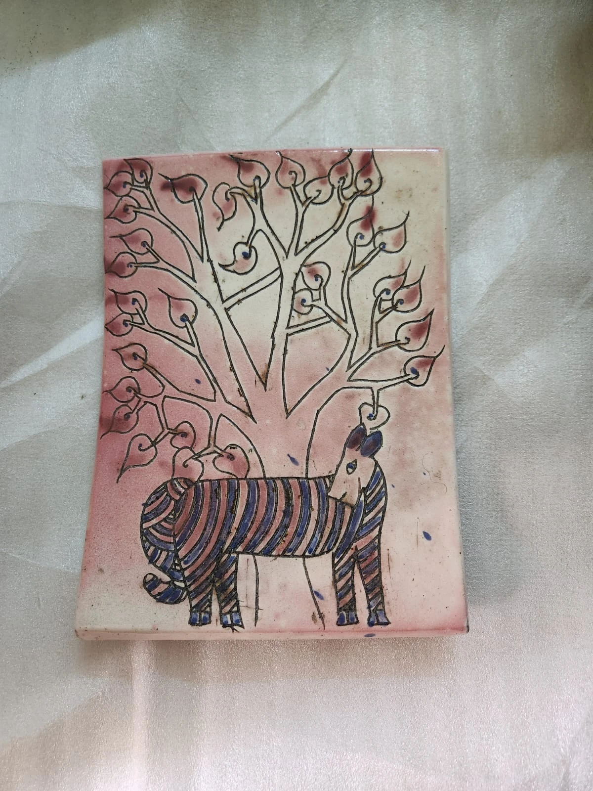 بلاطة خزفية مستطيلة لامعة