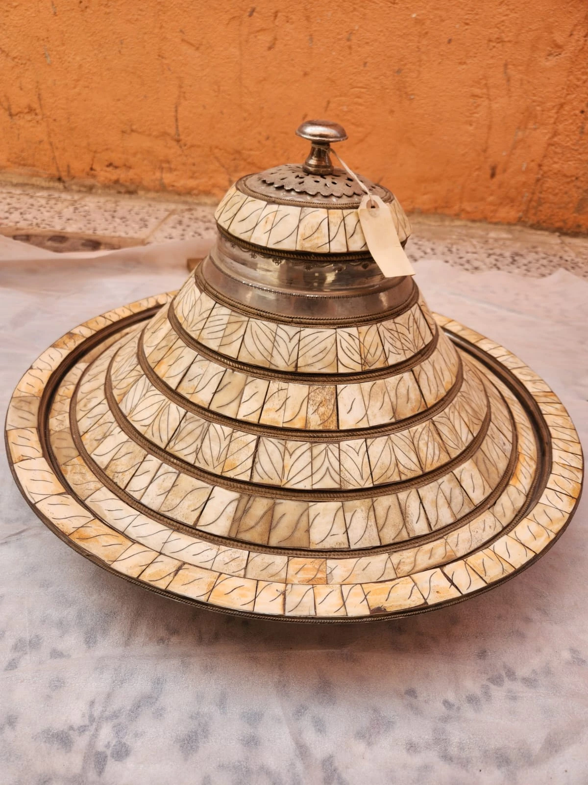 طبق تقديم كسكس كبير من عظم الجمل