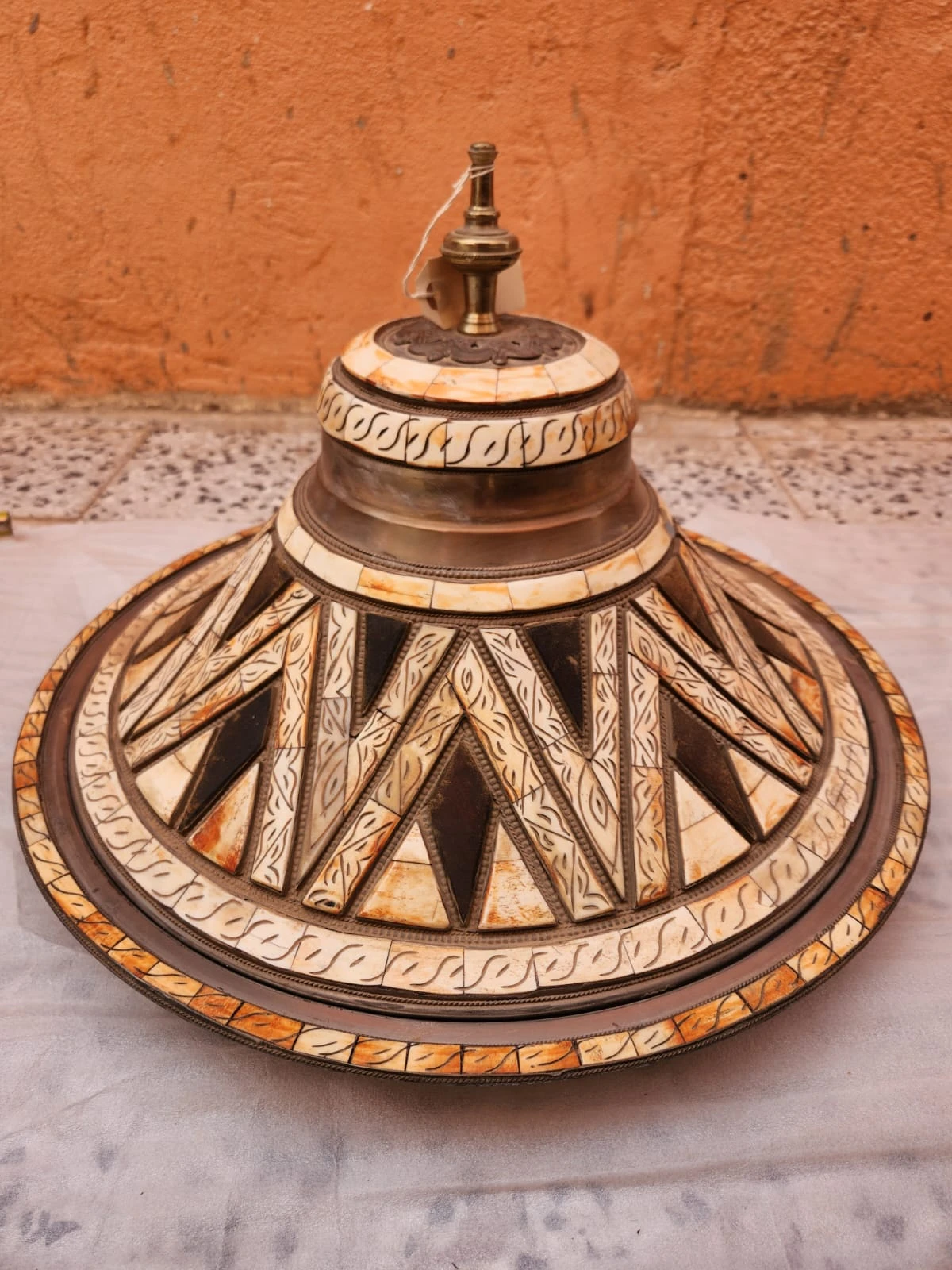 طبق تقديم كسكس كبير من عظم الجمل