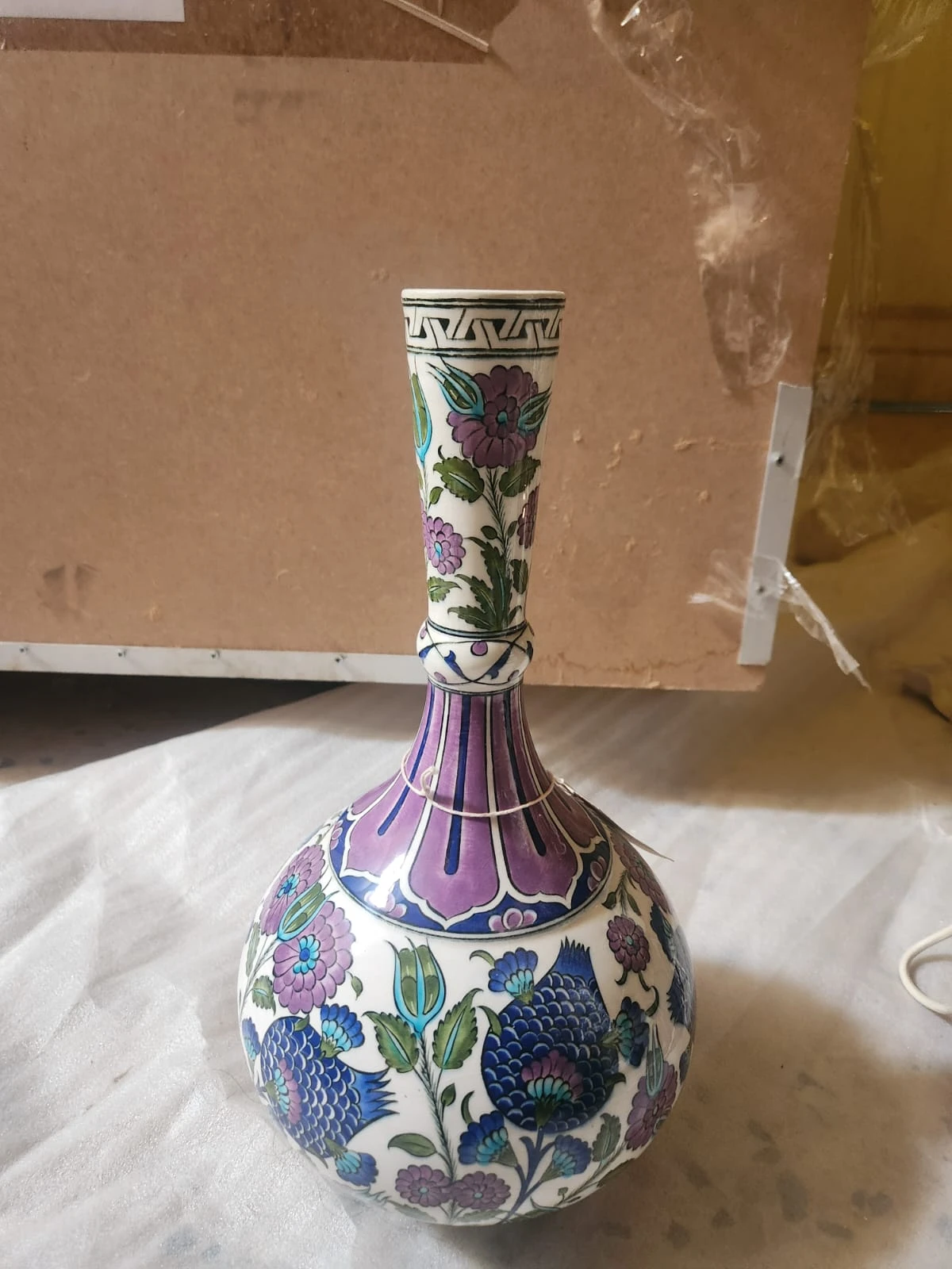 مزهرية خزفية رائعة متعددة الألوان