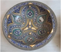 طبق خزفي كبير أبيض اللون