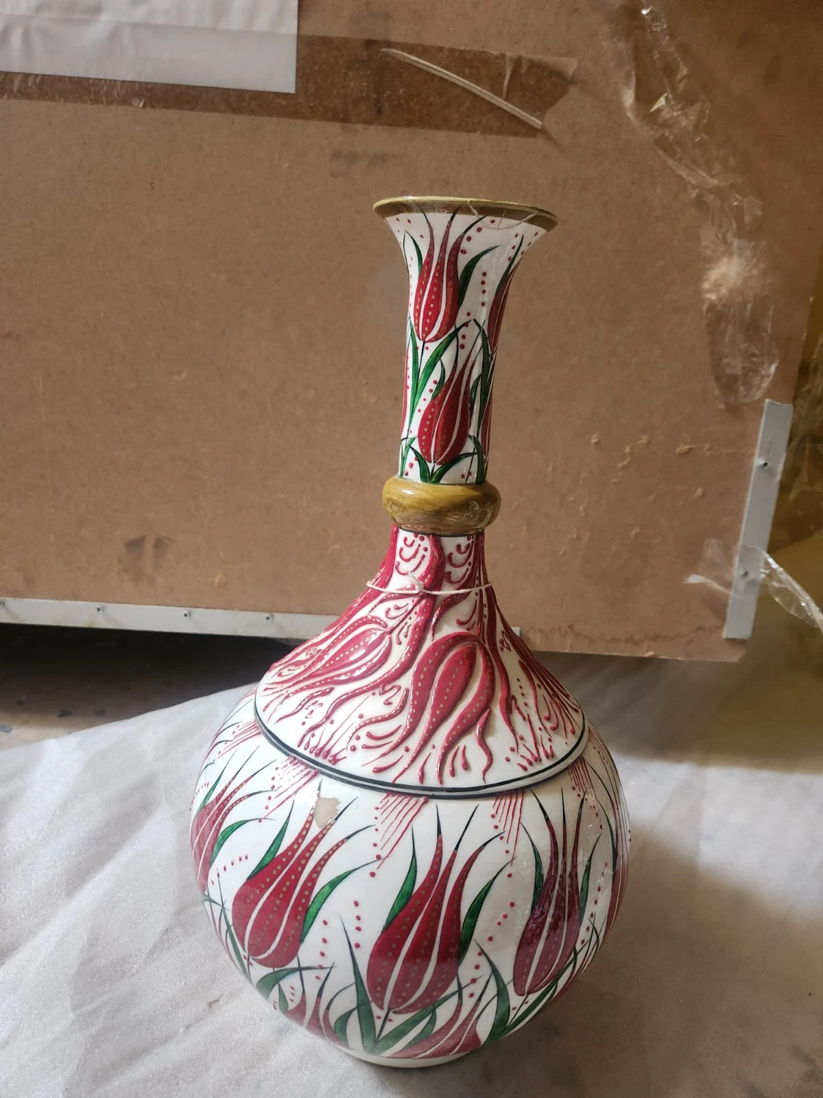 مزهرية جميلة مزخرفة