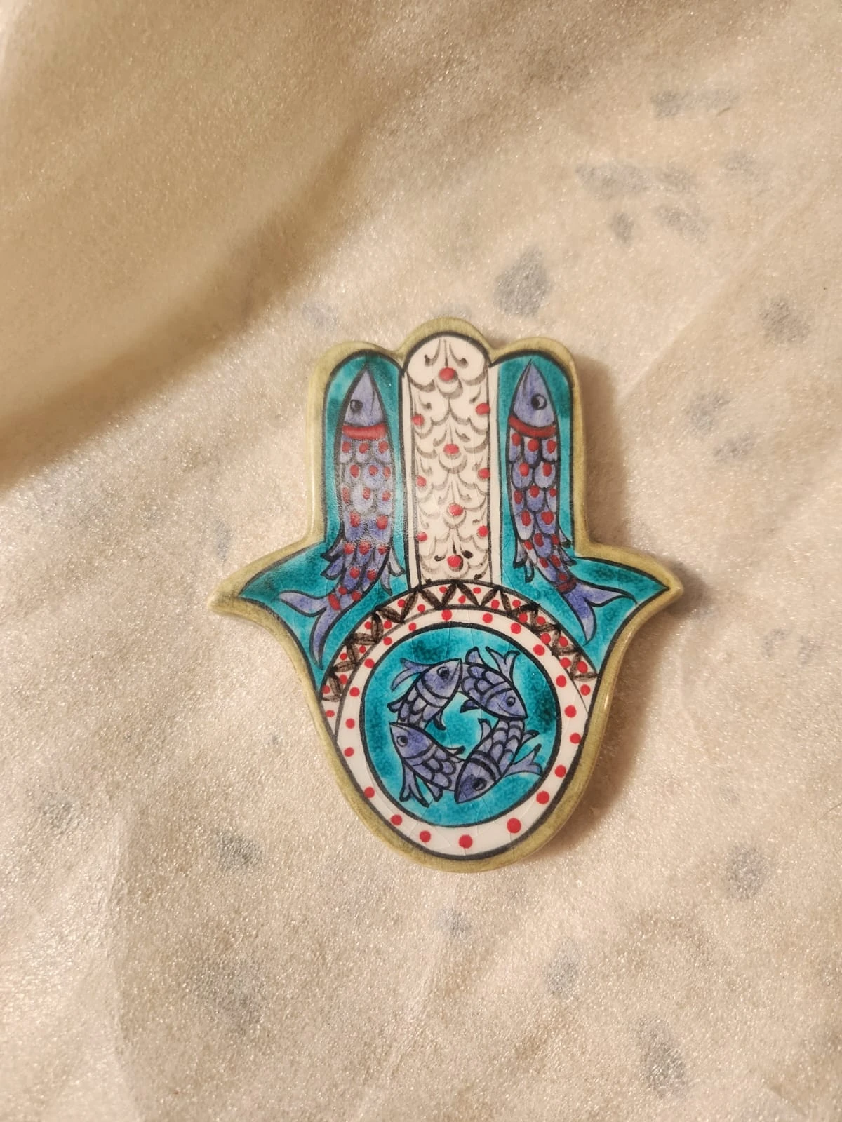 يد فاطمة خزفية متعددة الألوان