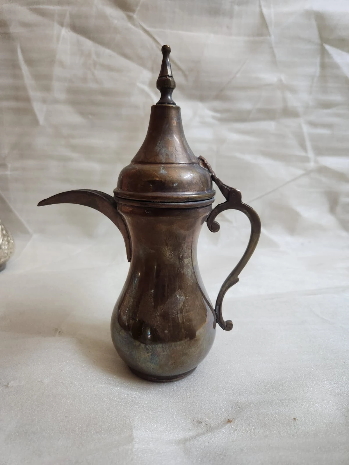 دلة قهوة عربية نحاسية