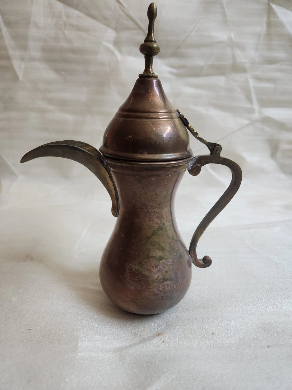 دلة قهوة عربية نحاسية