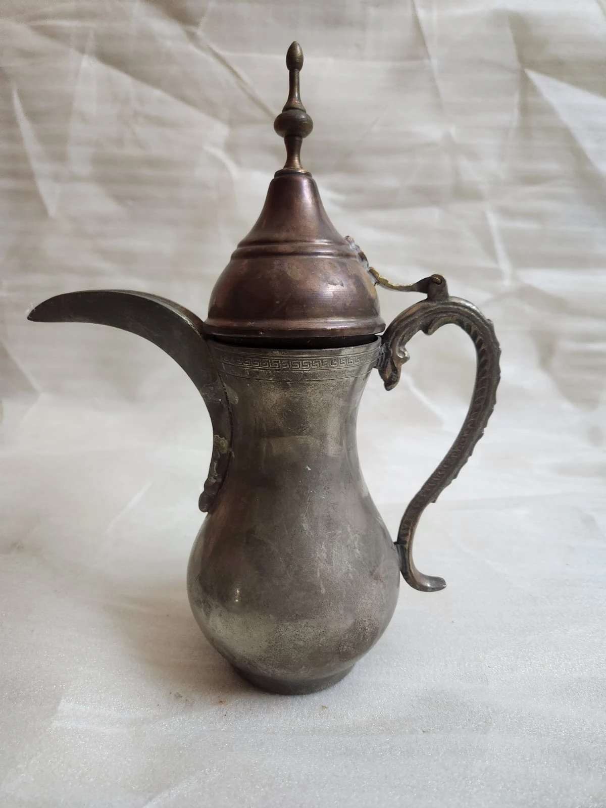 دلة قهوة عربية نحاسية