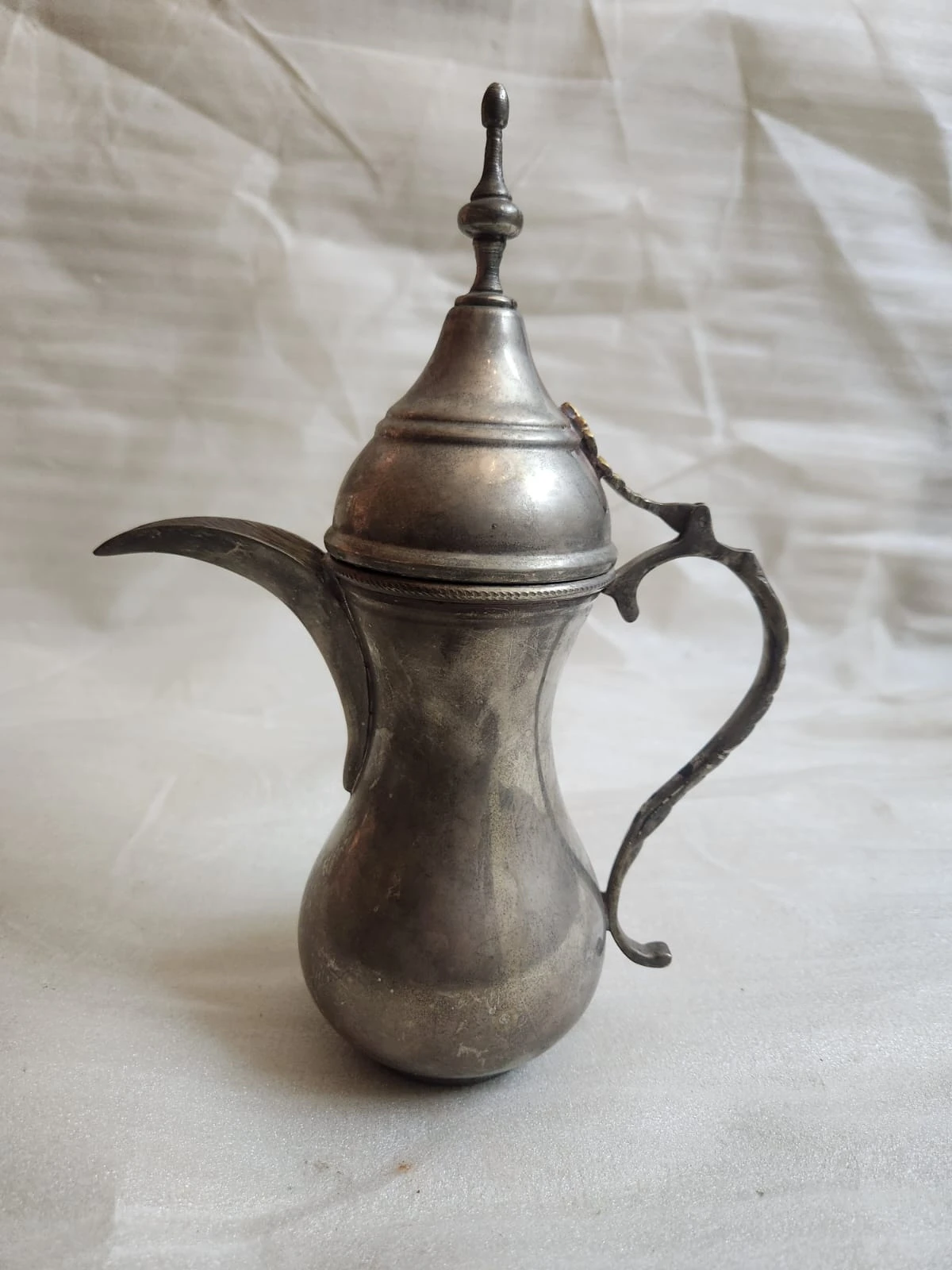 دلة قهوة عربية نحاسية (إبريق)