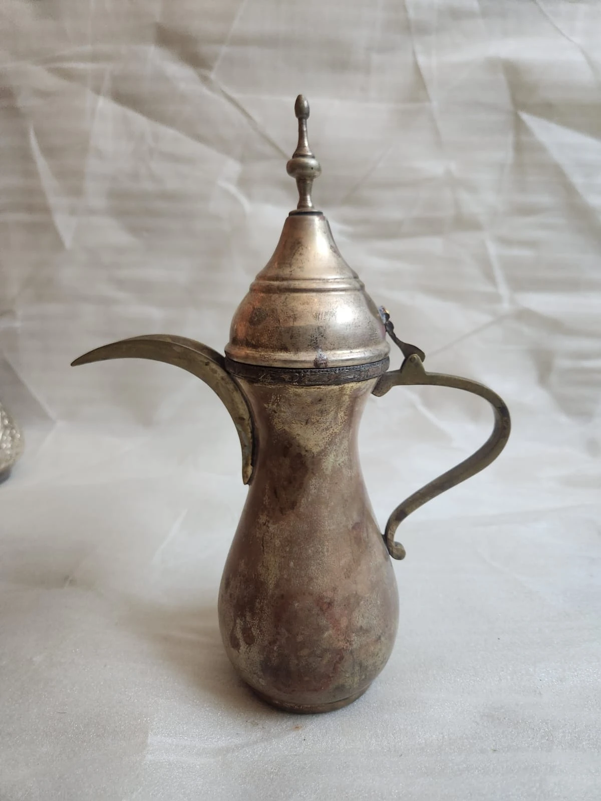 دلة قهوة عربية نحاسية