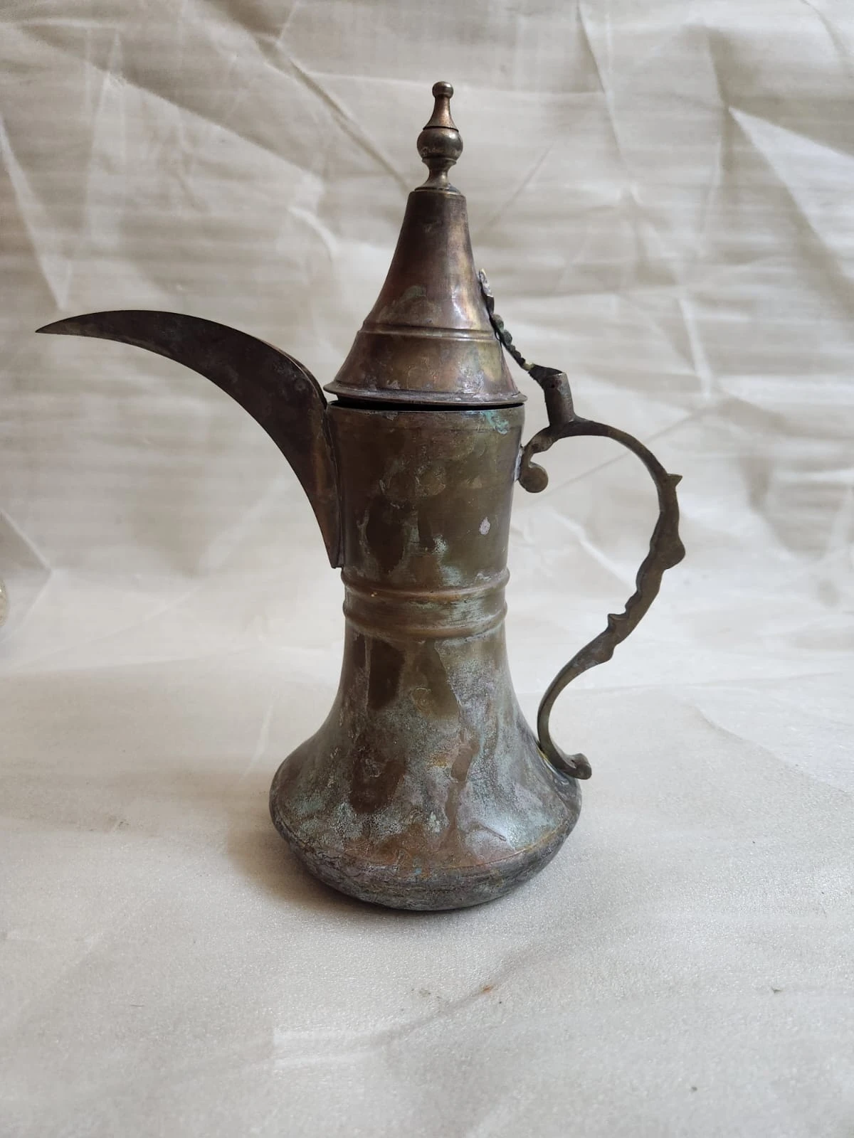 دلة قهوة عربية نحاسية مسطحة القاع