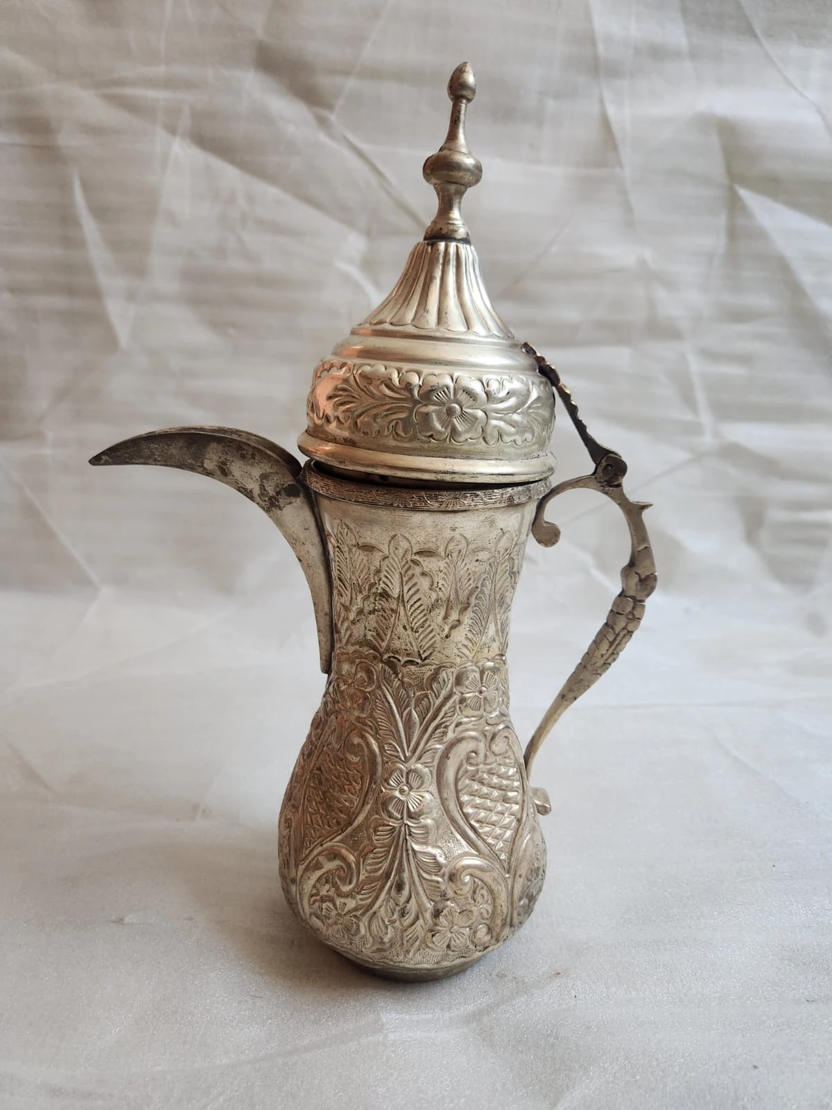 دلة قهوة عربية نحاسية