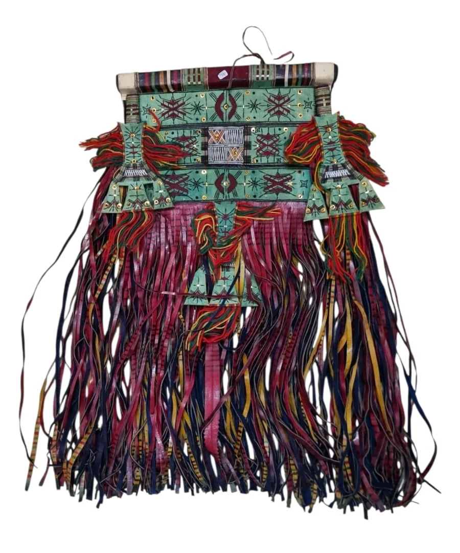 شرابة جلدية متعددة الألوان معلقة