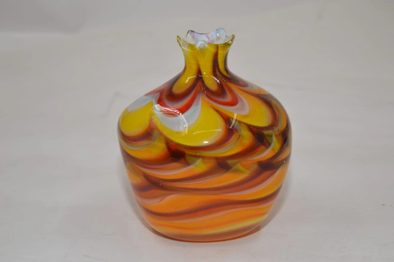 مزهرية على شكل رمان