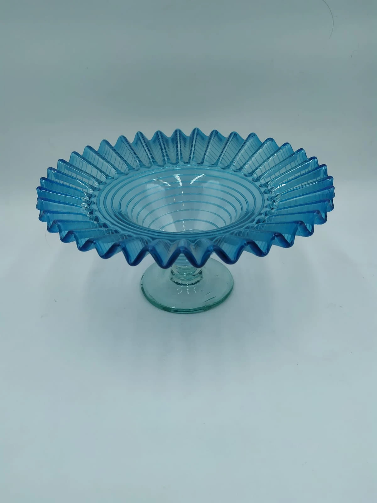 طبق حلوى منفوخ يدويًا بقاعدة