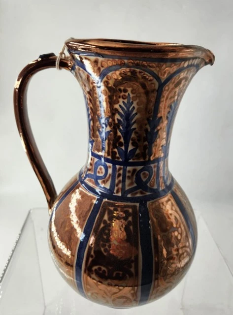 إبريق نحاسي مزخرف