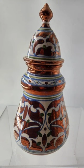 جرة نحاسية متعددة الألوان