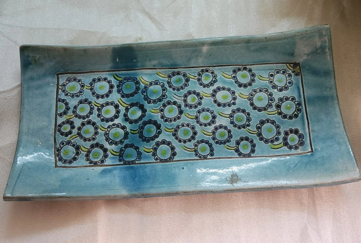 طبق مستطيل الشكل