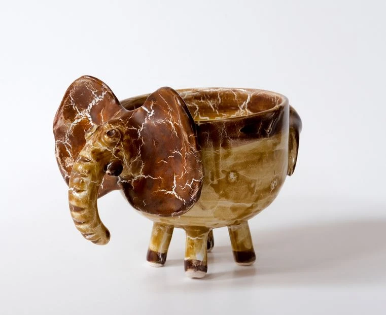 كوب قهوة على شكل فيل