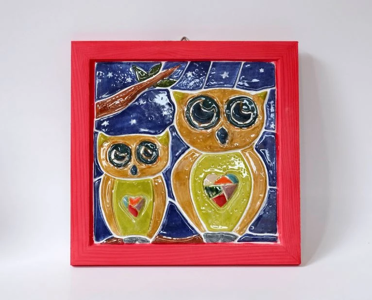 لوح كتابة بومة مطلي بألوان متعددة