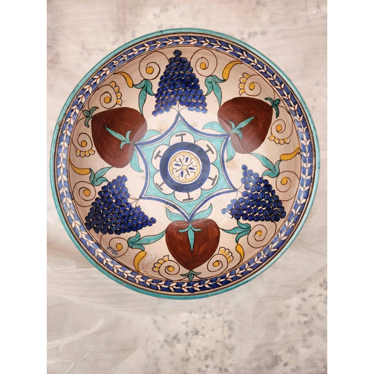 Polychrome ceramic plate