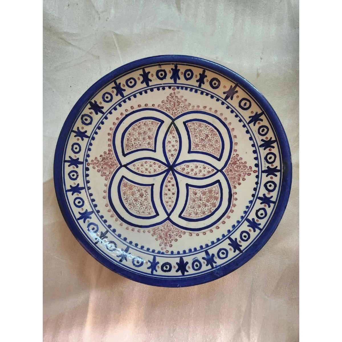 Elegant multi-colored ceramic plate with an interlocking geometric design