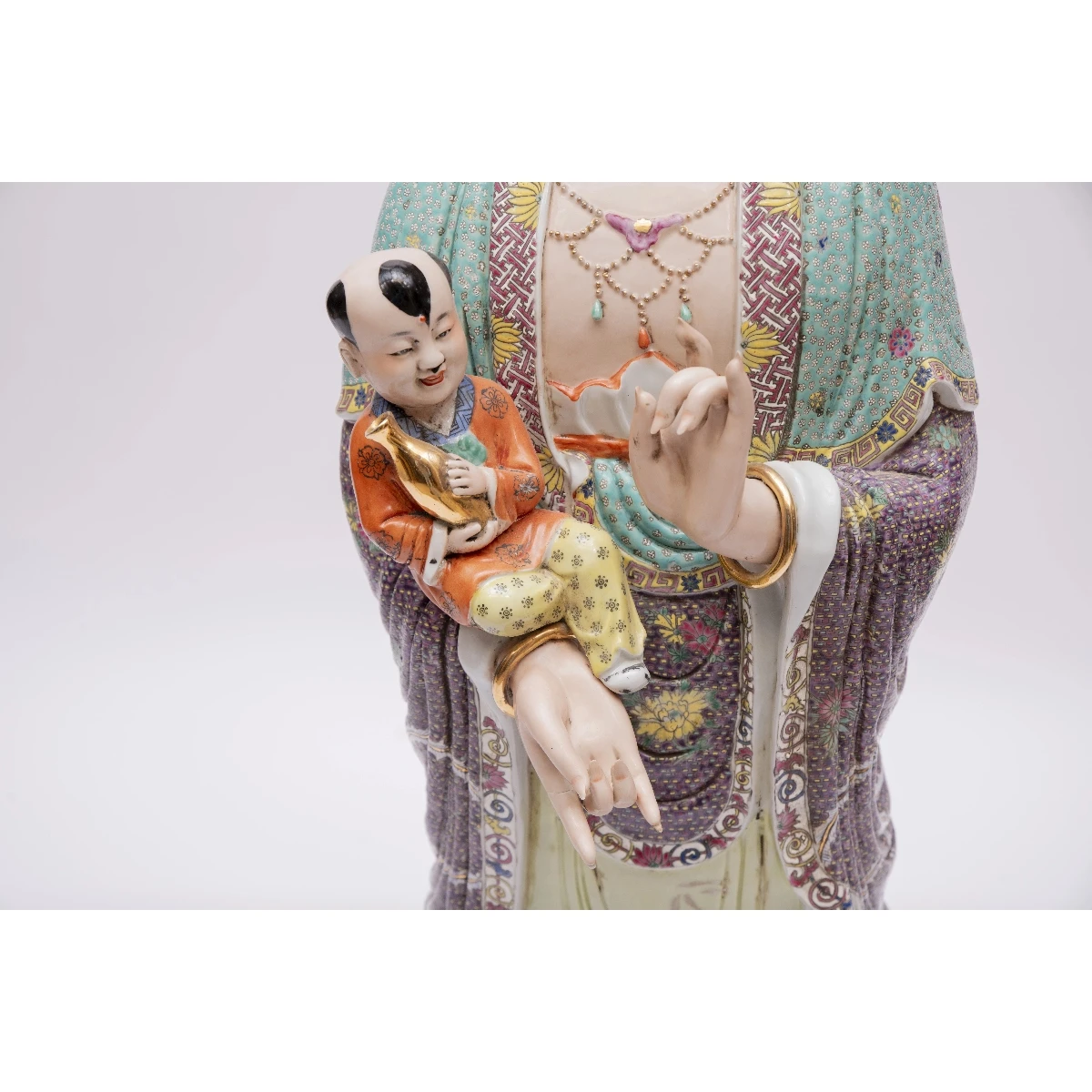 Chinese pink porcelain statue of the Guanyin and Sudan families